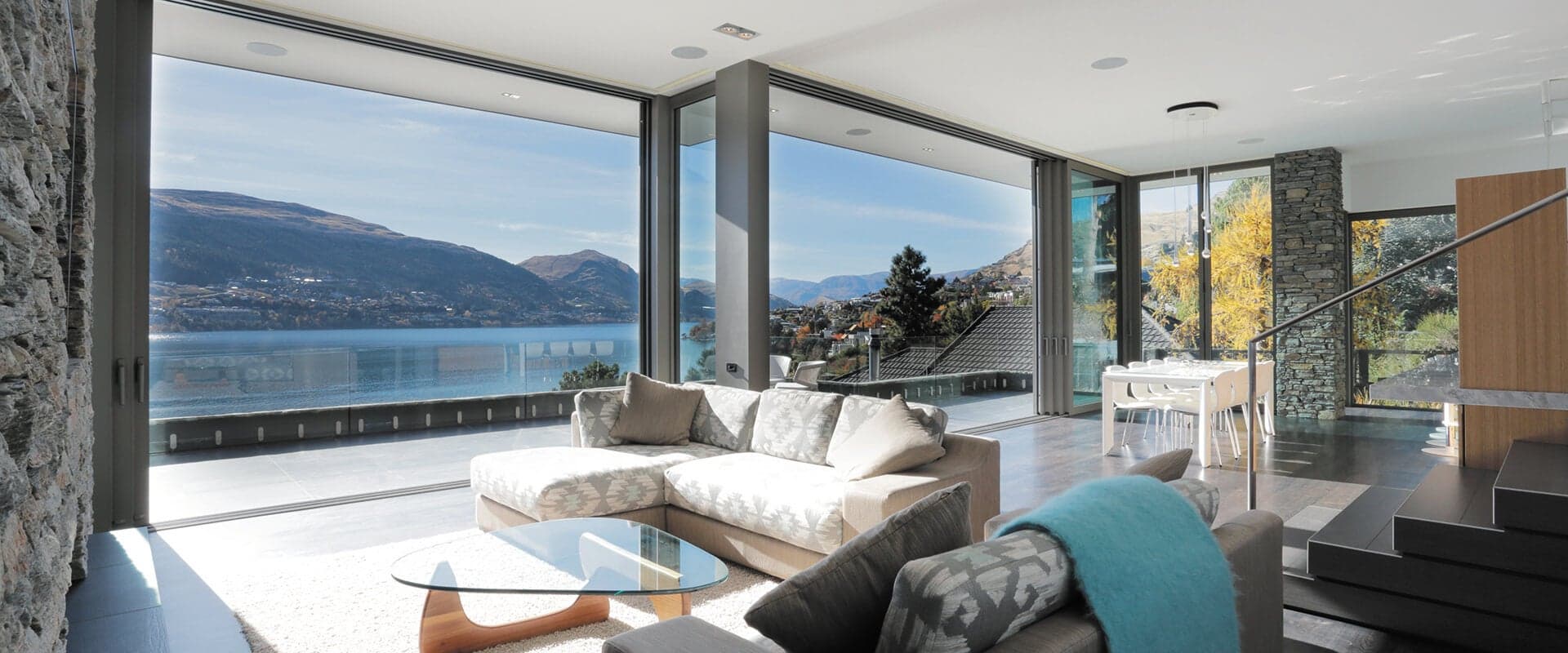 VistaLuxe-AL-LiftSlideDoors-LWH101-1920x800-hero.jpg