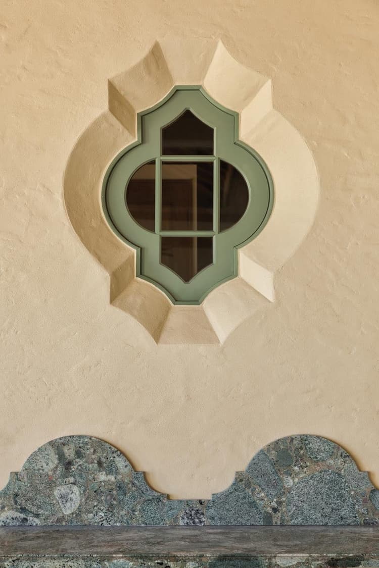 A custom shaped window