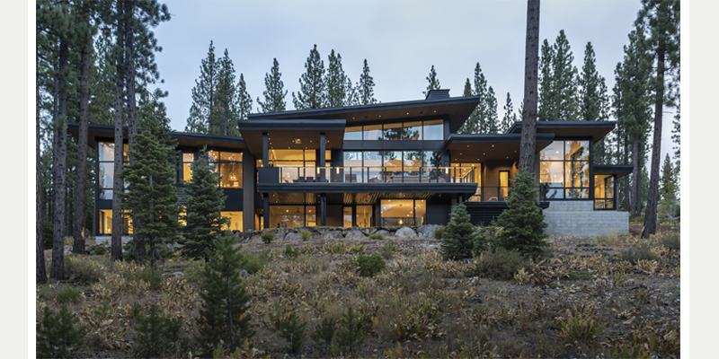 Scharf Modern Mountain Home Blends Seamlessly with the Outdoors